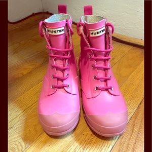 Hunter lace up rain boot in hot pink